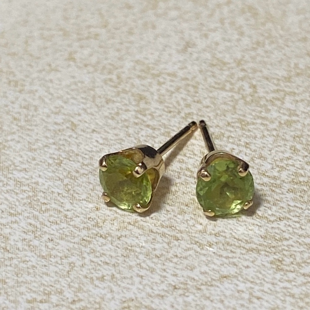 Elegant 14k Gold and Peridot Stud Earrings
